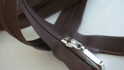 三力拉鏈 品質(zhì)鑄就品牌，匠心連通世界